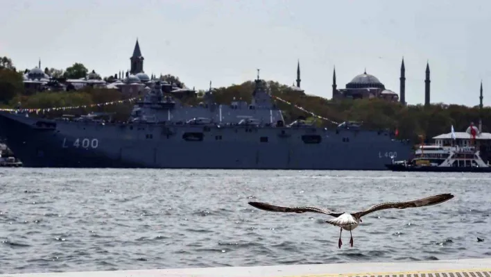 Ayasofya'dan TCG Anadolu'ya eşsiz manzara