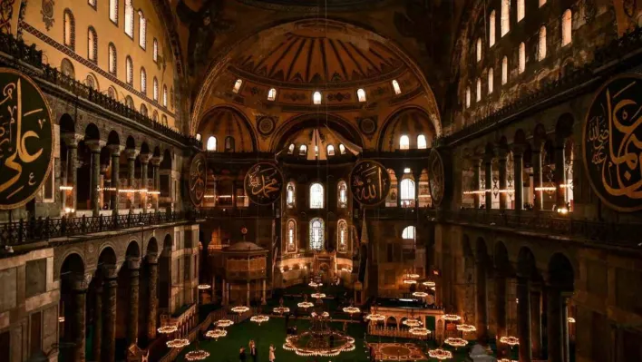 Ayasofya-i Kebir Camii Şerifi'ne turistik amaçlı ziyaretler başladı