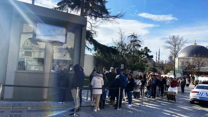 Ayasofya Kebir Camii Şerifi'nde yeni düzenleme: Girişler ayrıldı, turistler ücret ödemeye başladı