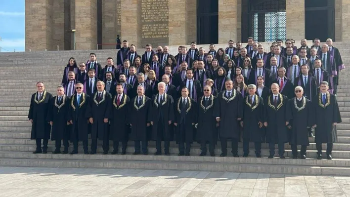 AYM Başkanı Arslan, Anıtkabir'i ziyaret etti