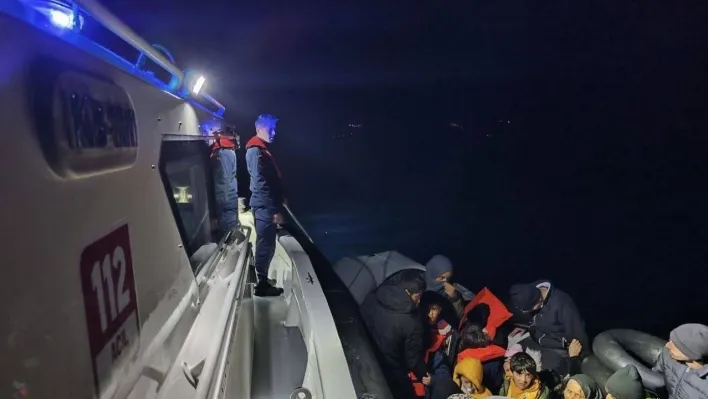 Ayvacık açıklarında 14'ü çocuk, 42 kaçak göçmen yakalandı