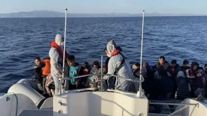 Ayvacık açıklarında 26'sı çocuk 54 kaçak göçmen yakalandı