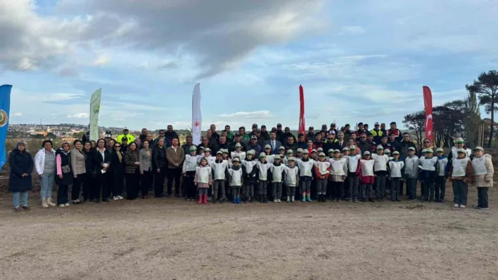 Ayvacık'ta 1500 Fıstık Çamı Fidanı Toprakla Buluşturuldu