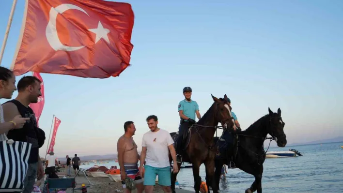 Ayvalık sahillerinde atlı jandarma göreve başladı