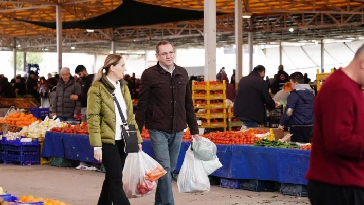 Ayvalık'ta Ergin çiftinden hem alışveriş hem sohbet