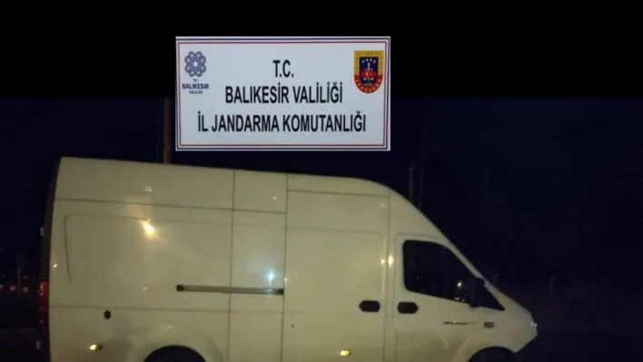 Ayvalık'ta jandarma operasyonu: 34 düzensiz göçmen ve 2 organizatör yakalandı