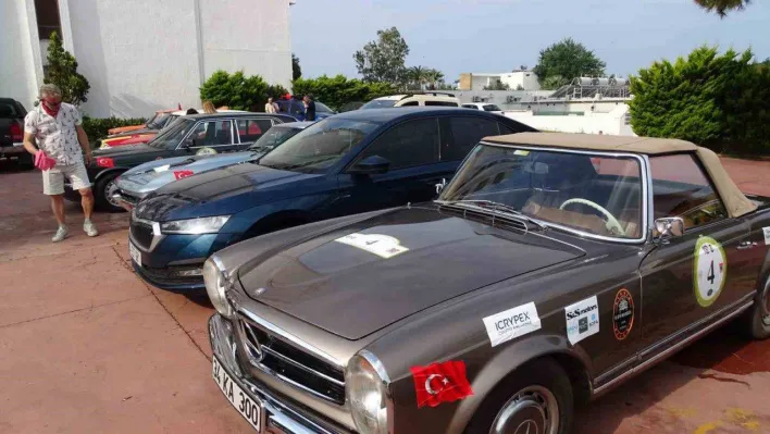 Ayvalık'ta klasik otomobiller 25. Batı Anadolu Rallisi başladı