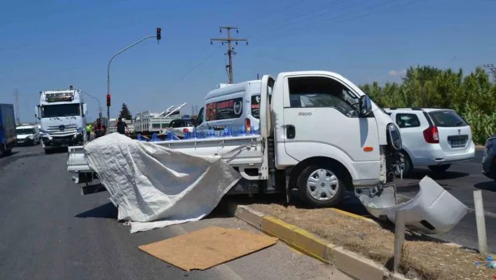Ayvalık'ta TIR ile kamyonet çarpıştı 1 kişi yaralandı
