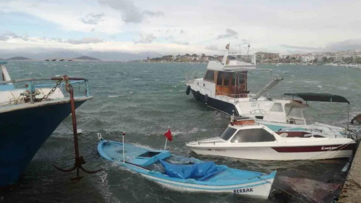 Ayvalık ve Kuzey Ege'de fırtına etkili oluyor