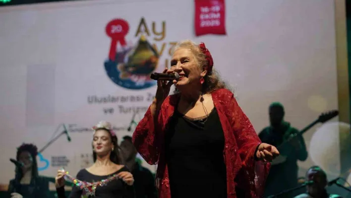 Ayvalık Zeytin Hasat Festivali'nde Suzan Kardeş ile Balkan rüzgarı