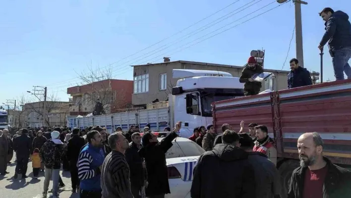 Azerbaycan'dan gelen yardım tırları depremzedelere merhem oldu