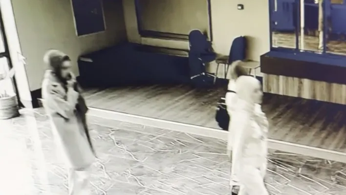 Bağcılar'da 3 şüpheli, girdikleri siteden yaklaşık 750 bin lira değerinde altın ve mücevheri alarak kaçtı