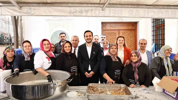 Bağcılar'da Dede Pilavı bu sene Cumhuriyetin 100'üncü yılı için pişirildi