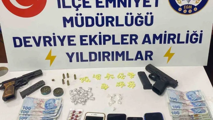 Bağcılar'da uyuşturucu denetiminde araçtan 13,44 gram taş kokain çıktı