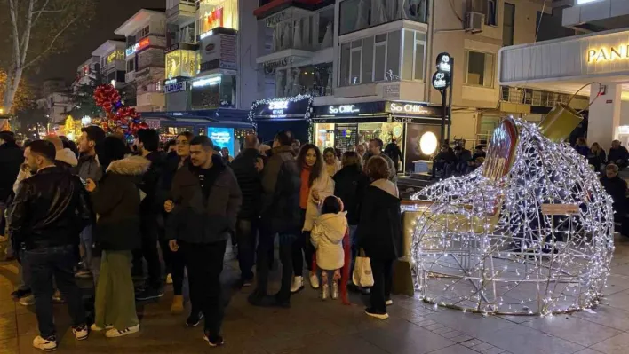 Bağdat Caddesi'nde vatandaşlar yeni yıla coşkuyla girdi