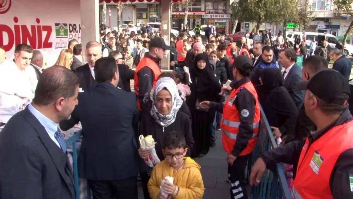 Bahçelievler'de 5 ton çiğ köfte dağıtıldı