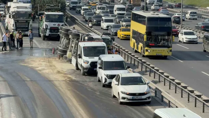 Bahçelievler'de beton mikseri devrildi: Basın Ekspres yan yol trafiğe kapandı