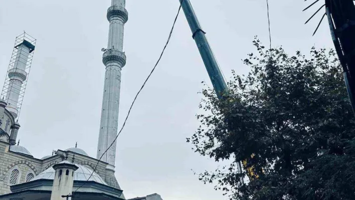 Bahçelievler'de bulunan bir caminin minareleri tedbir amaçlı kısaltılıyor