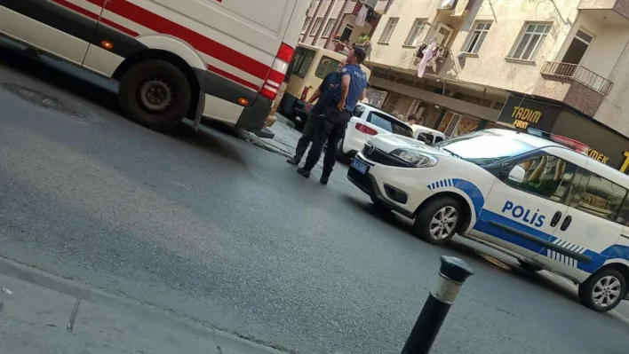 Bahçelievler'de kamyonet karşıya geçmeye çalışan çocuğa çarptı