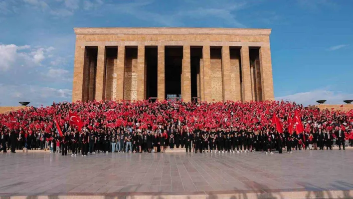 Bahçeşehir Koleji'nden 5 bin kişiyle Ata'ya 100'üncü yıl ziyareti