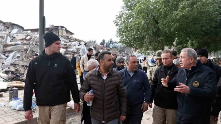 Bakan Akar ve Bakan Koca, Hatay'da kent merkezindeki arama kurtarma çalışmalarını inceledi