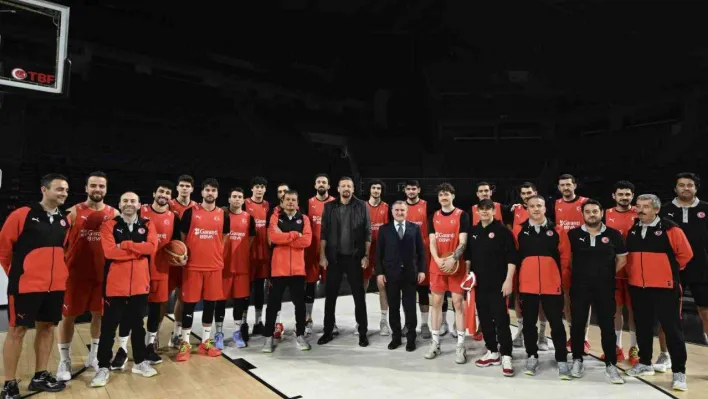 Bakan Bak'tan, A Milli Erkek Basketbol Takımı'na ziyaret