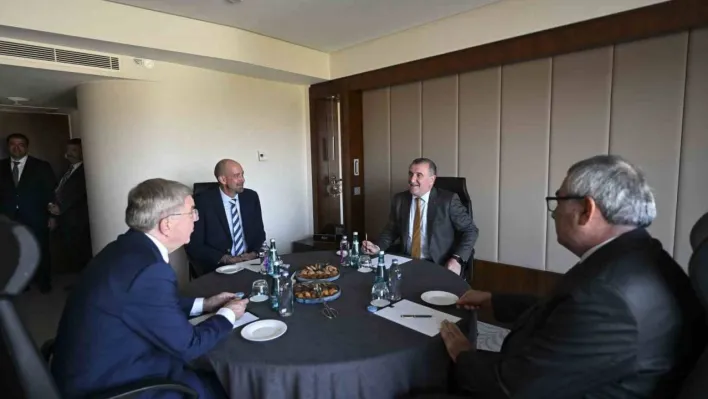 Bakan Bak, Uluslararası Olimpiyat Komitesi Başkanı Thomas Bach ile görüştü