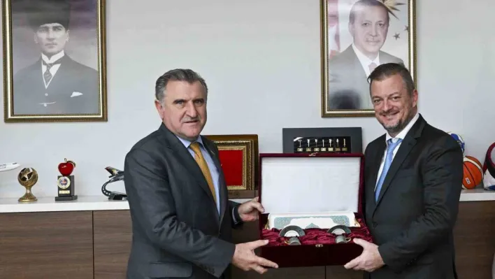 Bakan Bak, Uluslararası Paralimpik Komitesi Başkanı Parsons ile görüştü