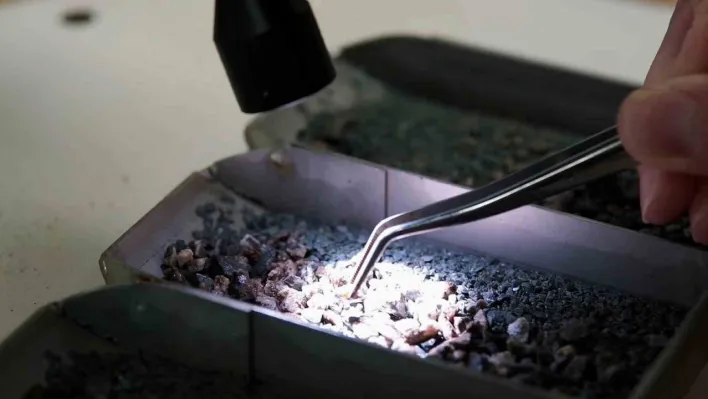 Bakan Bayraktar: 'Rezervuarların dilini çözüyor, enerji bağımsızlığımıza güç katıyoruz