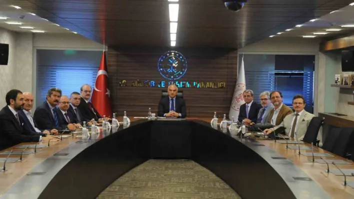 Bakan Ersoy, Yunus Emre Enstitüsü ile bir araya geldi