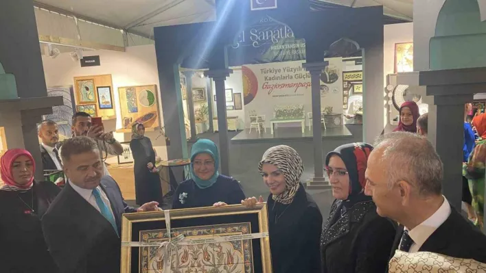 Bakan Göktaş, Gaziosmanpaşa'da 'El Sanatları Sergisi'ni ziyaret etti