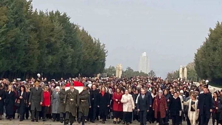 Bakan Göktaş ve beraberindeki heyet Anıtkabir'i ziyaret etti