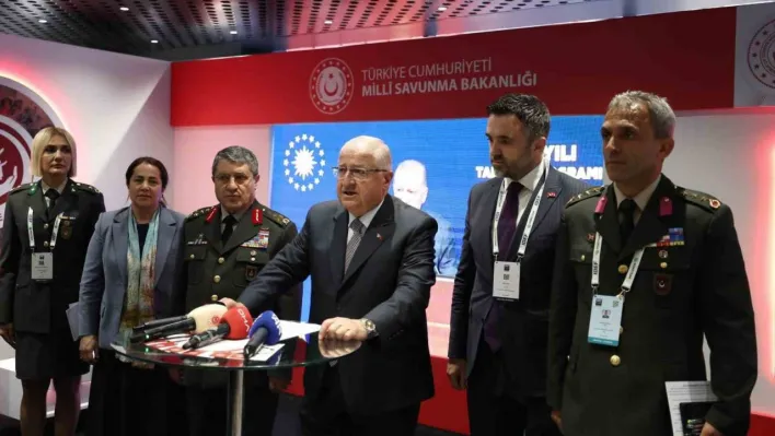 Bakan Güler'den, IDEF'te kurulan '2025 Aile Yılı' standına ziyaret