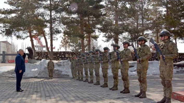 Bakan Güler, Hakkari'de bulunan 3'üncü Piyade Tümen Komutanlığında inceleme ve denetlemelerde bulundu