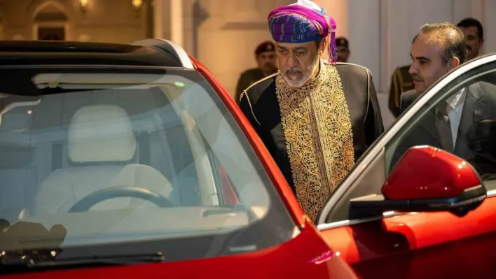 Bakan Kacır: 'Anadolu kırmızısı Togg, Türkiye-Umman dostluğunun simgelerinden biri oldu'