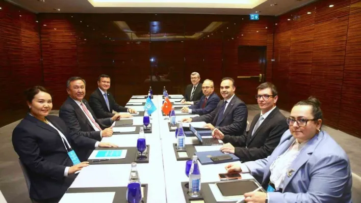 Bakan Kacır'dan Bakü'de diplomasi trafiği