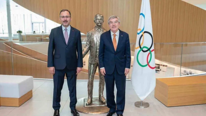 Bakan Kasapoğlu, IOC Başkanı Bach ile Lozan'da bir araya geldi