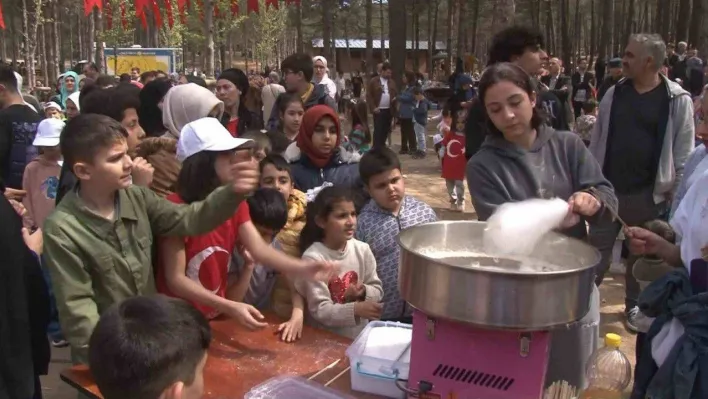 Bakan Kurum 'Çevre ve Çocuk Şenliği'nde çocuklarla buluştu