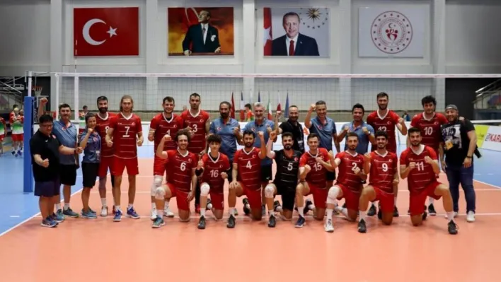 Bakan Osman Aşkın Bak'tan milli voleybolculara tebrik mesajı