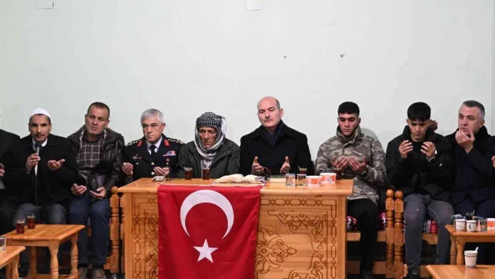 Bakan Soylu'dan şehit korucu Nimet Encu'nun ailesine taziye ziyareti