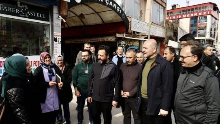 Bakan Soylu ve Vali Kızılkaya deprem bölgesindeki esnaf ile bir araya geldi