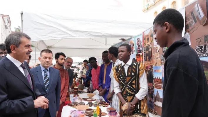 Bakan Tekin: 'İmam hatip okullarını uluslararası bir marka haline getirelim'