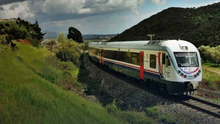 Bakan Uraloğlu: 'Ankara-Elmadağ Bölgesel Treni, 21 Mart tarihinden itibaren işletilmeye başlayacak'