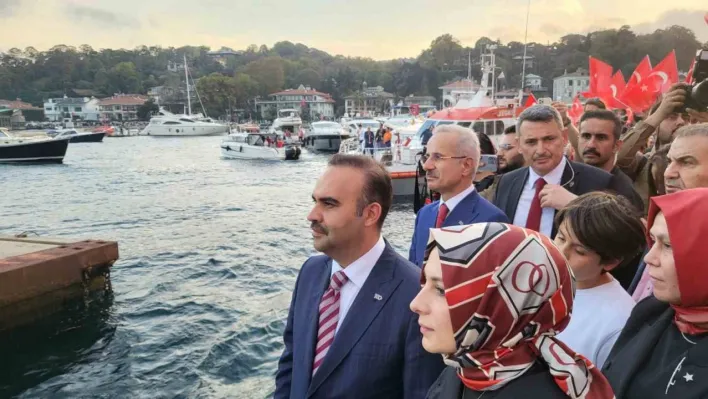 Bakan Uraloğlu ile Kacır, Tarabya Sahili'nden 100 geminin geçişini izledi