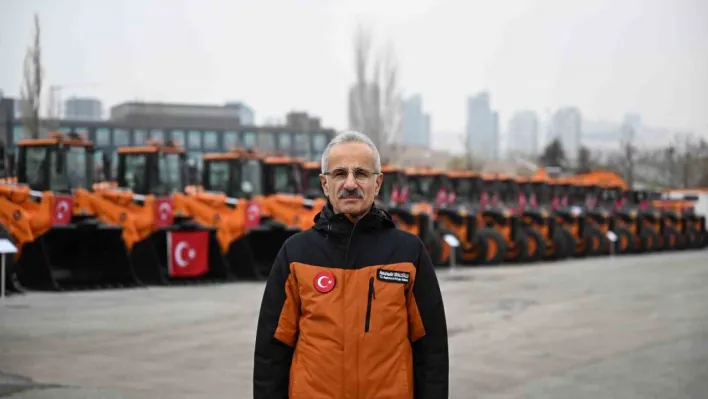 Bakan Uraloğlu: Karla mücadele için 18 bin 407 personel ve 14 bin 263 araç görev başında'