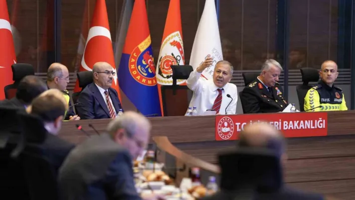 Bakan Yerlikaya: '36 maddelik trafik kanunu 1 Ocak 2026'dan itibaren yürürlüğe girecek'
