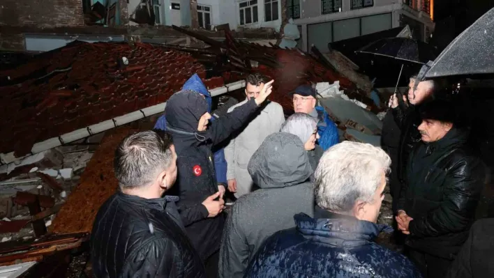 Bakan Yerlikaya: 'Yıkılan 3 bina ve 1 iş yerinde incelemelerde bulunduk'