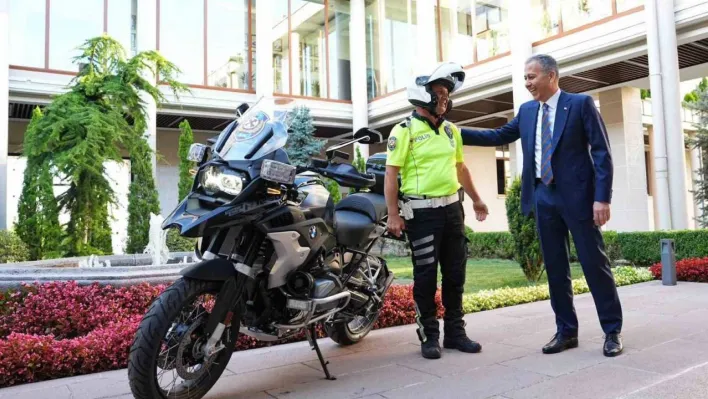 Bakan Yerlikaya'dan polis memuruna hediye motosiklet