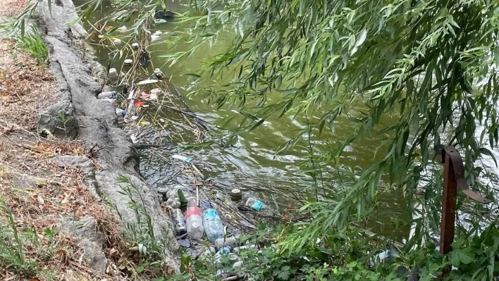 Bakırköy Botanik Parkı adeta çöplüğe döndü