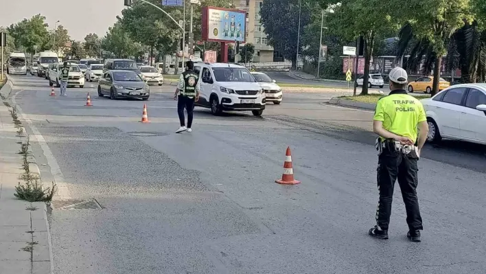 Bakırköy'de sivil polis ekipleri minibüslere yolcu gibi binerek denetim gerçekleştirdi